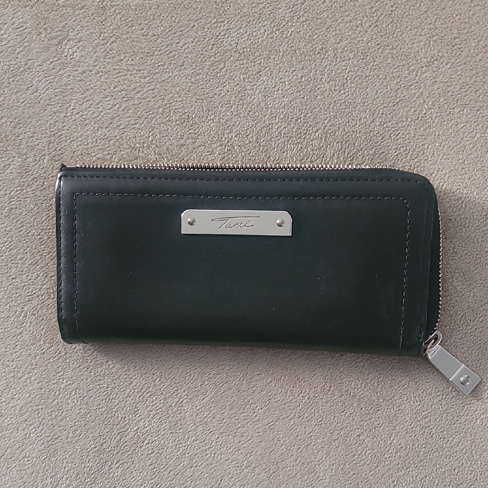 Tumi Black Leather L Zip Wallet